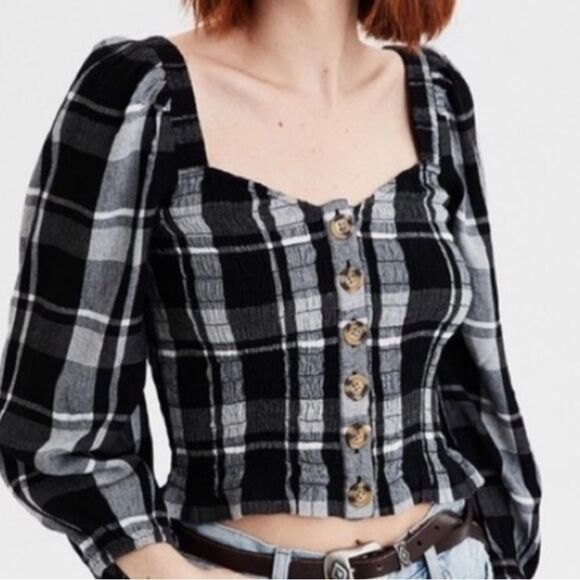 American Eagle Outfitters Tops - American eagle smocked‎ balloon sleeve button front top